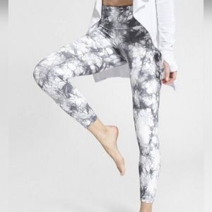 Athleta 7/8 tie dye salutation leggings